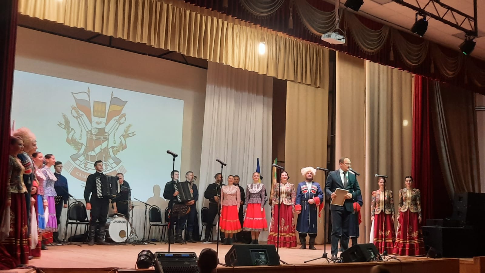 Ансамбль «Казачья застава» выступил в Шемышейке Ансамбль «Казачья застава» выступил в Шемышейке